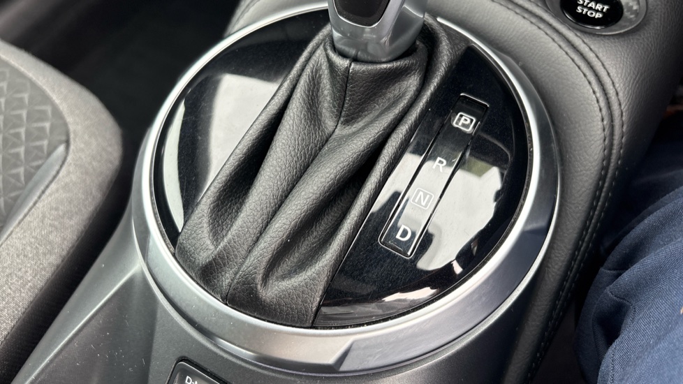 Nissan Juke 1.6 Hybrid N-Connecta 5dr Auto Hybrid Hatchback - Image 35