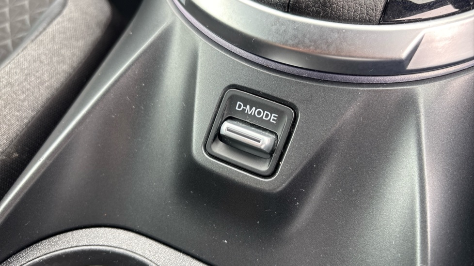 Nissan Juke 1.6 Hybrid N-Connecta 5dr Auto Hybrid Hatchback - Image 36