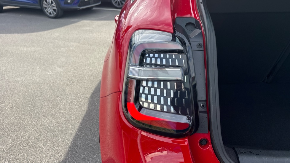 Fiat 600 1.2 Hybrid 48V 5dr eDCT-6 Petrol Hatchback - Image 23