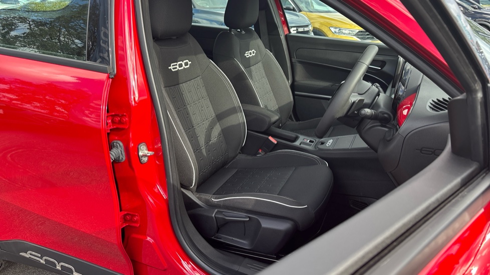 Fiat 600 1.2 Hybrid 48V 5dr eDCT-6 Petrol Hatchback - Image 35