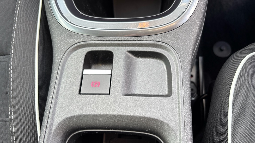 Fiat 600 1.2 Hybrid 48V 5dr eDCT-6 Petrol Hatchback - Image 43