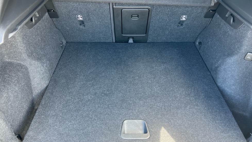 Volvo XC40 1.5 T3 [163] R DESIGN Pro 5dr Geartronic Petrol Estate - Image 4
