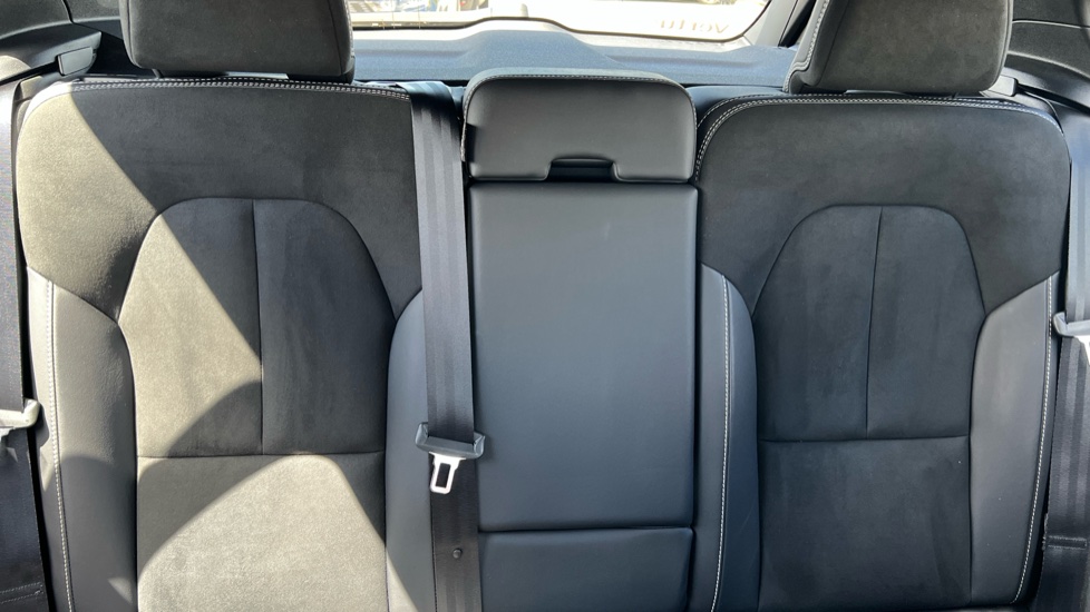 Volvo XC40 1.5 T3 [163] R DESIGN Pro 5dr Geartronic Petrol Estate - Image 15