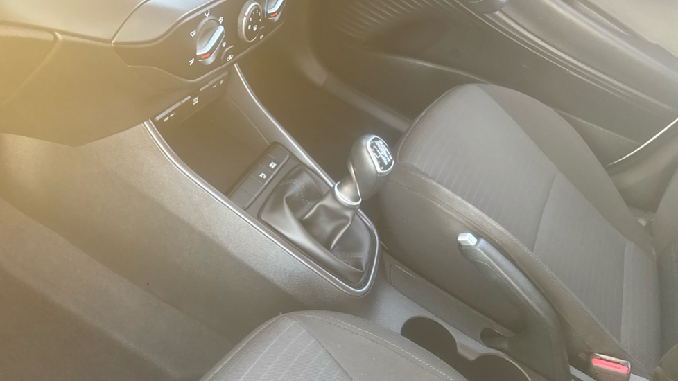 Hyundai i20 1.0T GDi 48V MHD SE Connect 5dr Petrol Hatchback - Image 13