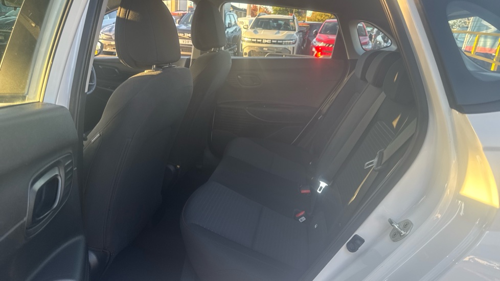 Hyundai i20 1.0T GDi 48V MHD SE Connect 5dr Petrol Hatchback - Image 16