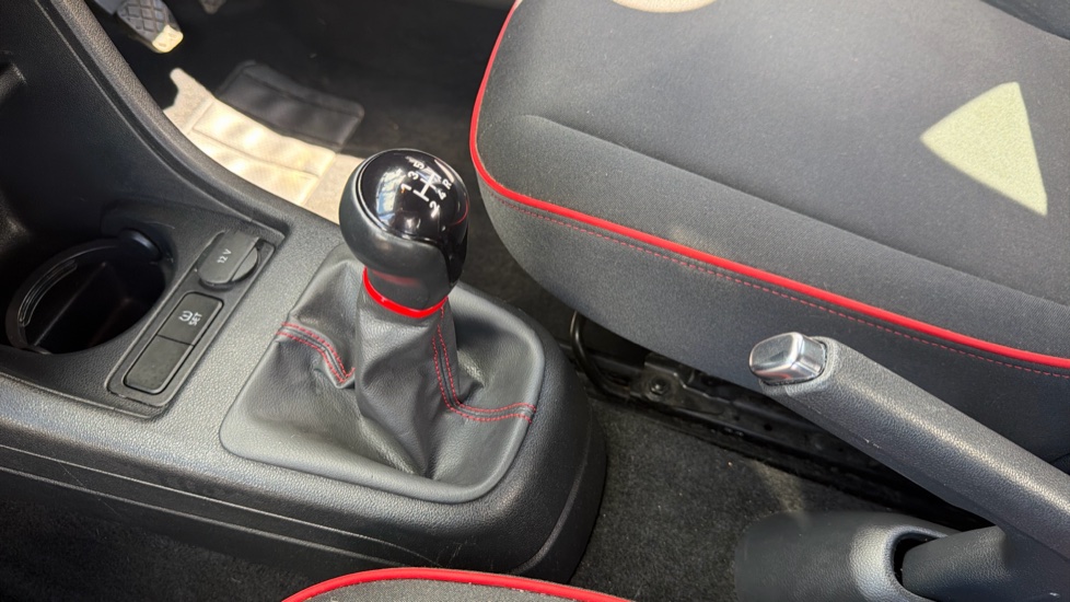 SEAT Mii 1.0 75 FR Line 5dr Petrol Hatchback - Image 13