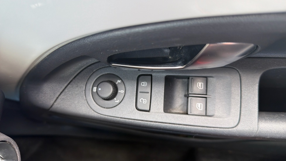 SEAT Mii 1.0 75 FR Line 5dr Petrol Hatchback - Image 22