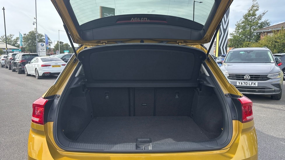 Volkswagen T-Roc 1.0 TSI Design 5dr Petrol Hatchback - Image 4