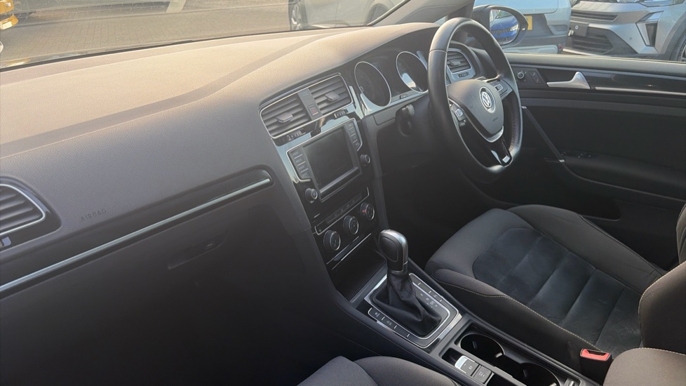 Volkswagen Golf 2.0 TDI GT Edition 5dr DSG Diesel Hatchback - Image 9