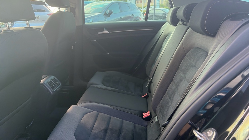 Volkswagen Golf 2.0 TDI GT Edition 5dr DSG Diesel Hatchback - Image 16