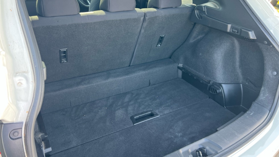 Nissan Qashqai 1.3 DiG-T 160 [157] N-Connecta 5dr DCT Glass Roof Petrol Hatchback - Image 4
