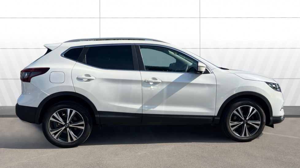 Nissan Qashqai 1.3 DiG-T 160 [157] N-Connecta 5dr DCT Glass Roof Petrol Hatchback - Image 5