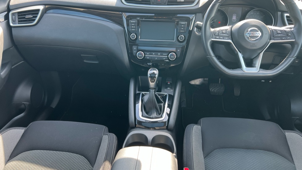 Nissan Qashqai 1.3 DiG-T 160 [157] N-Connecta 5dr DCT Glass Roof Petrol Hatchback - Image 10