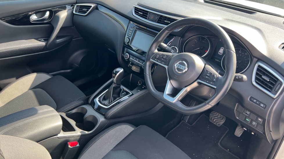 Nissan Qashqai 1.3 DiG-T 160 [157] N-Connecta 5dr DCT Glass Roof Petrol Hatchback - Image 11