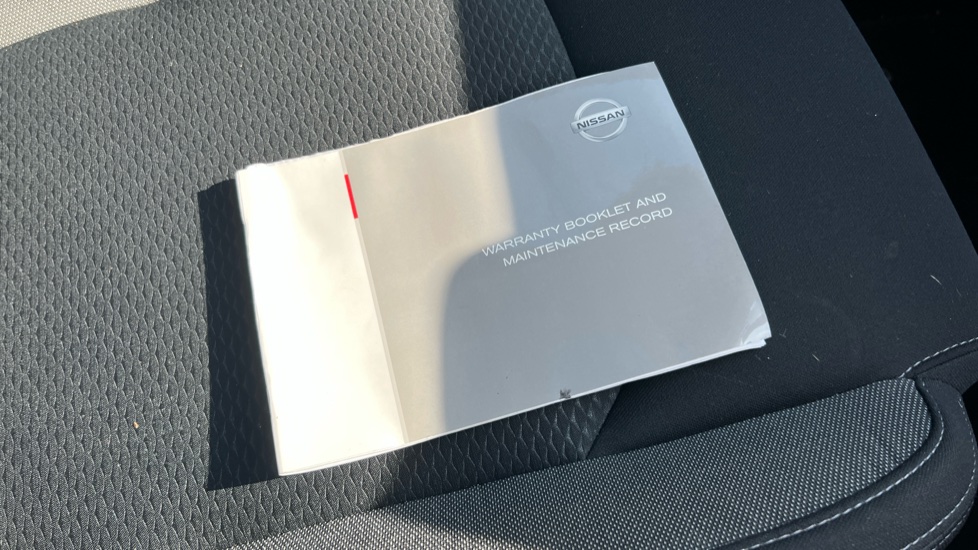 Nissan Qashqai 1.3 DiG-T 160 [157] N-Connecta 5dr DCT Glass Roof Petrol Hatchback - Image 19