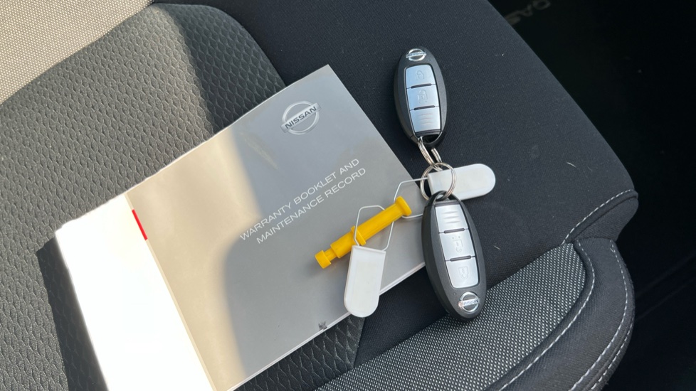 Nissan Qashqai 1.3 DiG-T 160 [157] N-Connecta 5dr DCT Glass Roof Petrol Hatchback - Image 20