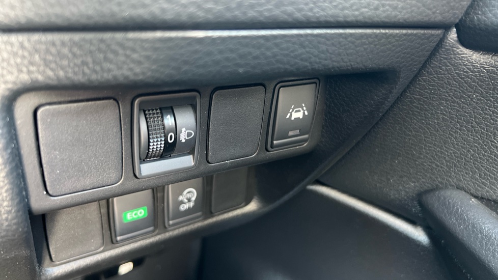 Nissan Qashqai 1.3 DiG-T 160 [157] N-Connecta 5dr DCT Glass Roof Petrol Hatchback - Image 26