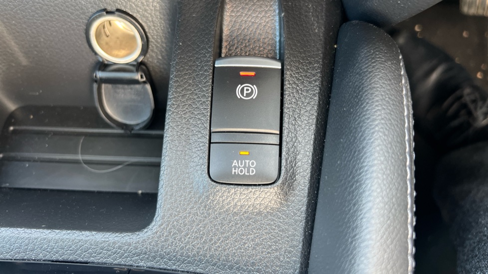 Nissan Qashqai 1.3 DiG-T 160 [157] N-Connecta 5dr DCT Glass Roof Petrol Hatchback - Image 27