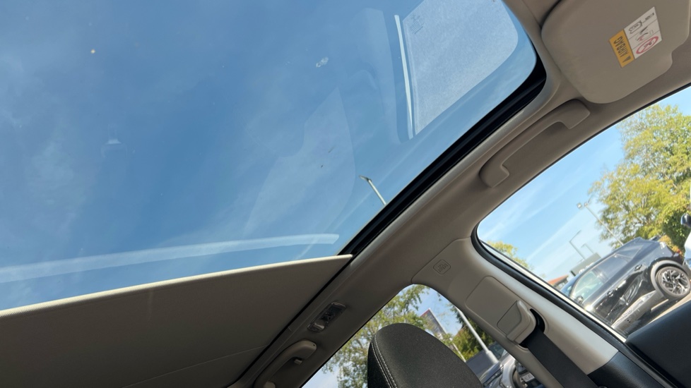Nissan Qashqai 1.3 DiG-T 160 [157] N-Connecta 5dr DCT Glass Roof Petrol Hatchback - Image 30