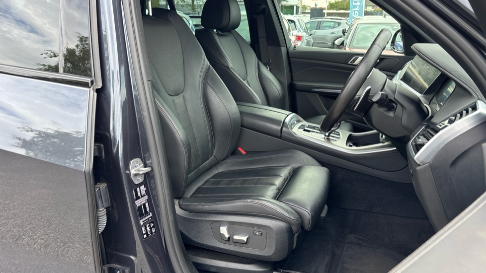 BMW X5 xDrive30d MHT M Sport 5dr Auto Diesel Estate - Image 38