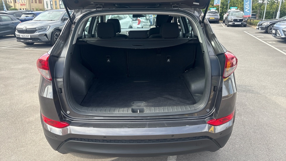 Hyundai TUCSON 1.7 CRDi Blue Drive SE 5dr 2WD Diesel Estate - Image 4
