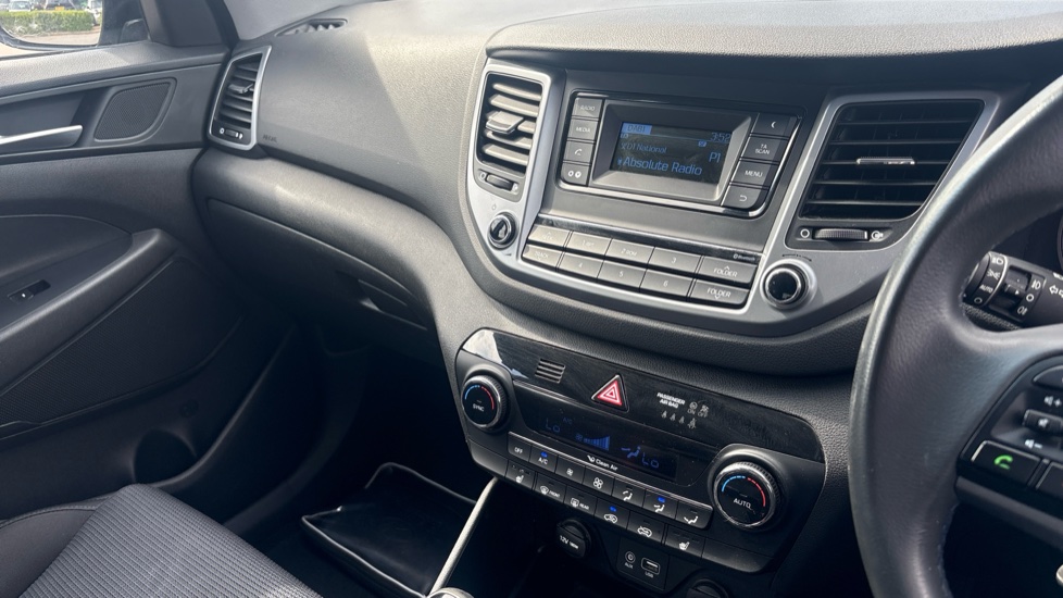 Hyundai TUCSON 1.7 CRDi Blue Drive SE 5dr 2WD Diesel Estate - Image 14