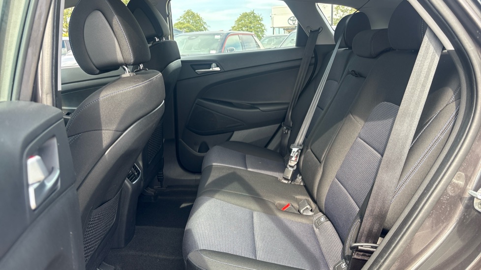 Hyundai TUCSON 1.7 CRDi Blue Drive SE 5dr 2WD Diesel Estate - Image 16