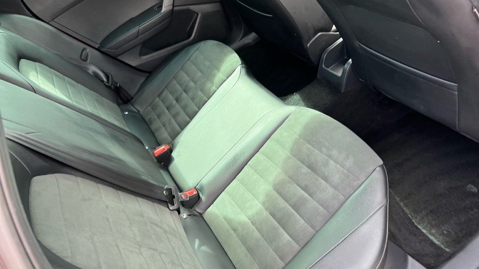 SEAT Arona 1.0 TSI 115 FR Sport 5dr DSG Petrol Hatchback - Image 16