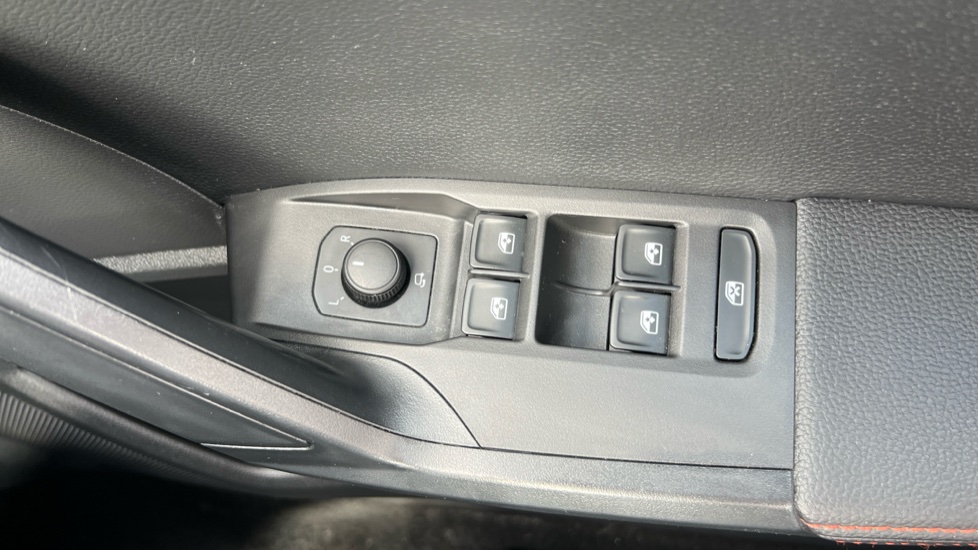 SEAT Arona 1.0 TSI 115 FR Sport 5dr DSG Petrol Hatchback - Image 24