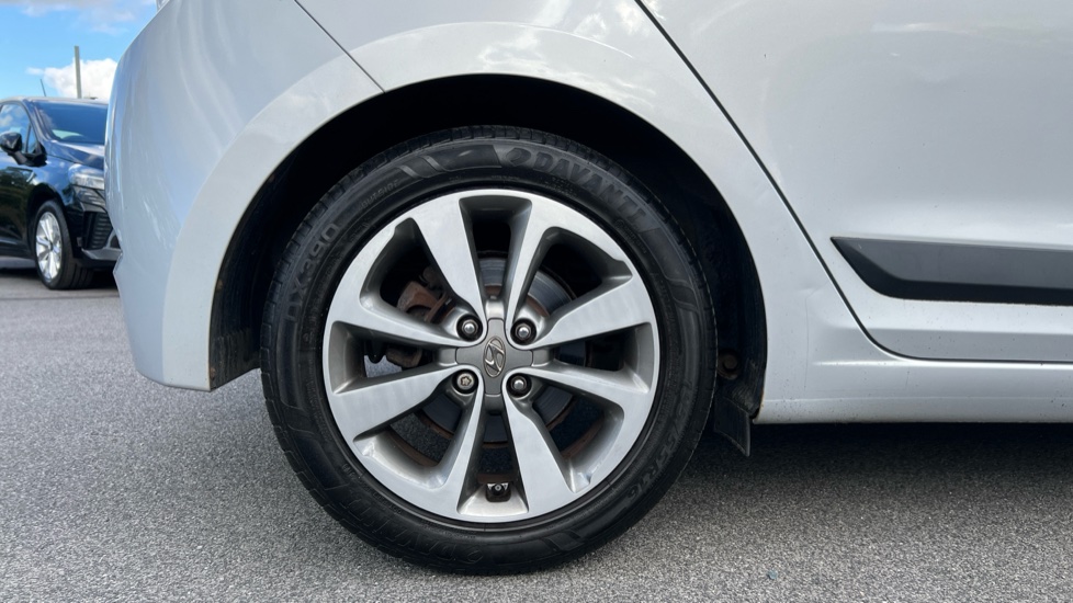 Hyundai i20 1.4 Premium SE 5dr Petrol Hatchback - Image 7