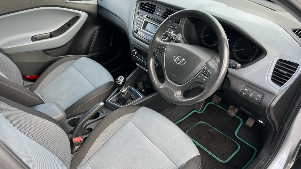 Hyundai i20 1.4 Premium SE 5dr Petrol Hatchback - Image 11