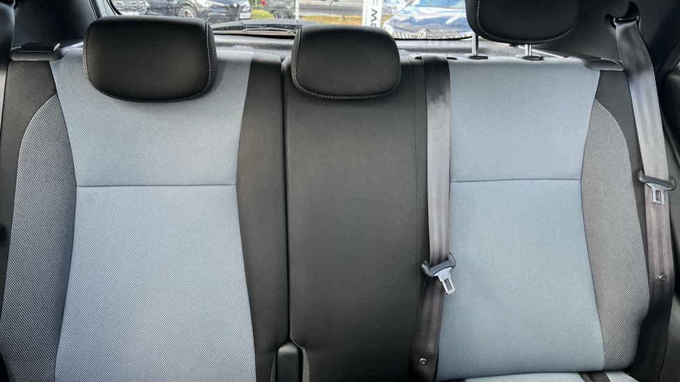 Hyundai i20 1.4 Premium SE 5dr Petrol Hatchback - Image 15