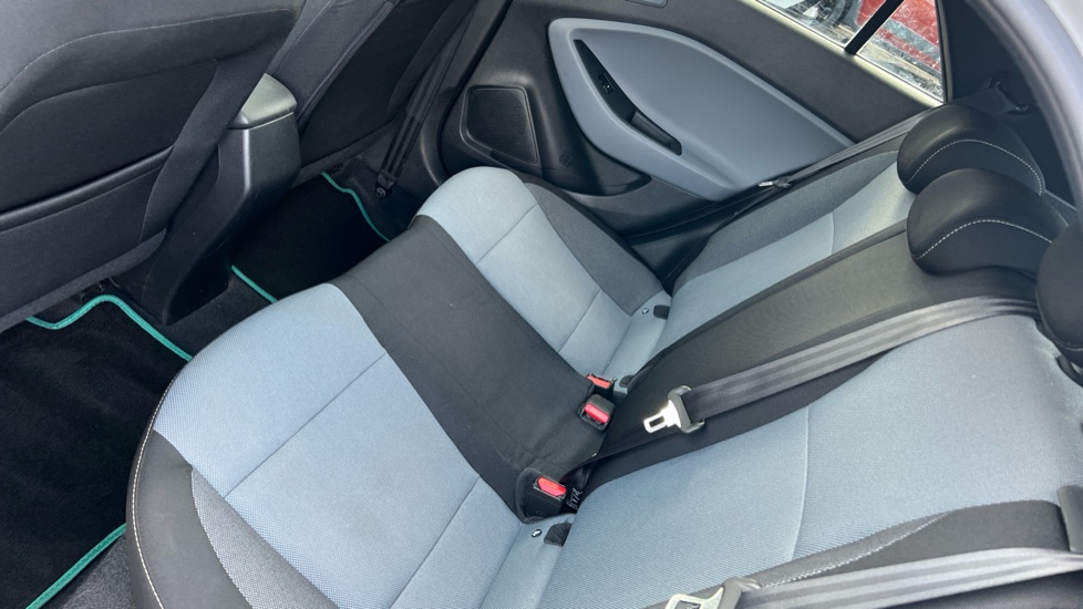 Hyundai i20 1.4 Premium SE 5dr Petrol Hatchback - Image 22