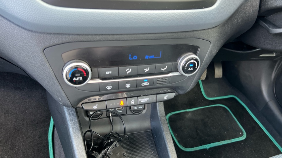 Hyundai i20 1.4 Premium SE 5dr Petrol Hatchback - Image 34