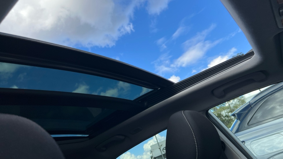 Hyundai i20 1.4 Premium SE 5dr Petrol Hatchback - Image 39