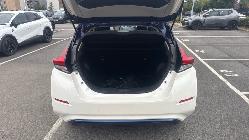 Nissan LEAF 160kW e+ 3.Zero 62kWh 5dr Auto Electric Hatchback - Image 4