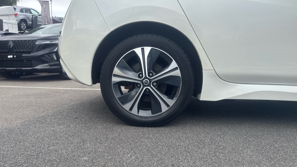 Nissan LEAF 160kW e+ 3.Zero 62kWh 5dr Auto Electric Hatchback - Image 7
