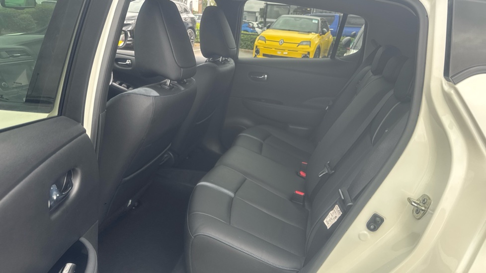 Nissan LEAF 160kW e+ 3.Zero 62kWh 5dr Auto Electric Hatchback - Image 16