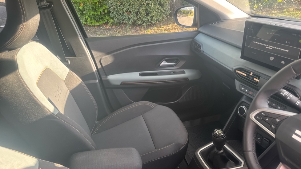 Dacia Jogger 1.0 TCe Extreme 5dr Petrol Estate - Image 14