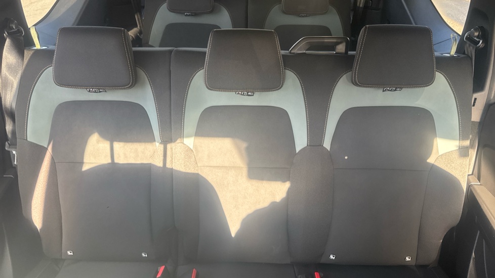 Dacia Jogger 1.0 TCe Extreme 5dr Petrol Estate - Image 15