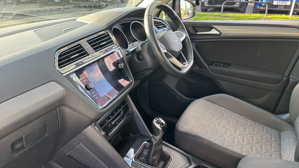 Volkswagen Tiguan 1.5 TSI 150 Life 5dr Petrol Estate - Image 9
