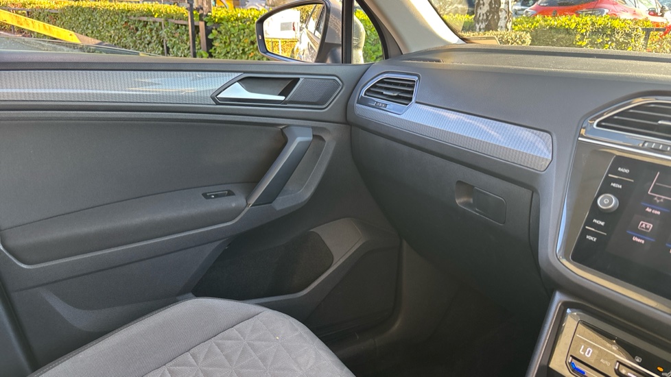 Volkswagen Tiguan 1.5 TSI 150 Life 5dr Petrol Estate - Image 33