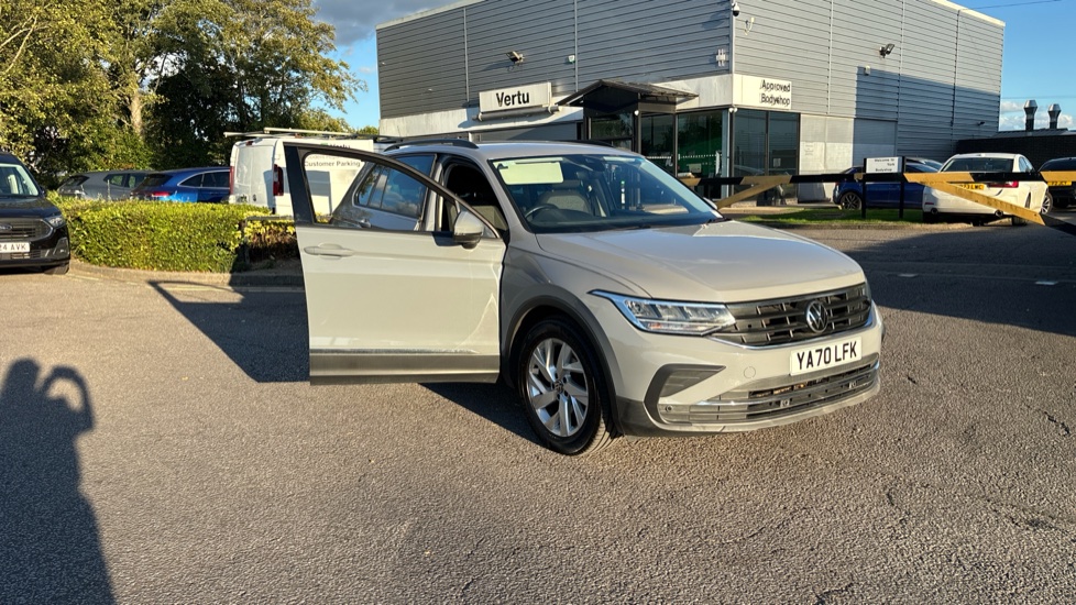 Volkswagen Tiguan 1.5 TSI 150 Life 5dr Petrol Estate - Image 34