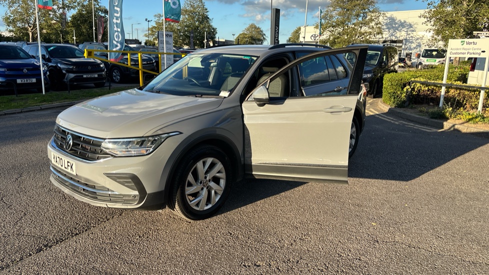 Volkswagen Tiguan 1.5 TSI 150 Life 5dr Petrol Estate - Image 36