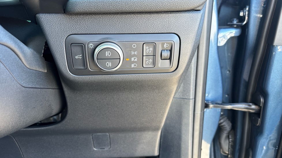 Ford Kuga 1.5 EcoBlue Titanium Edition 5dr Auto Diesel Estate - Image 33