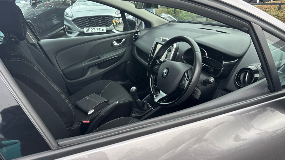 Renault Clio 0.9 TCE 90 Dynamique Nav 5dr Petrol Hatchback - Image 26