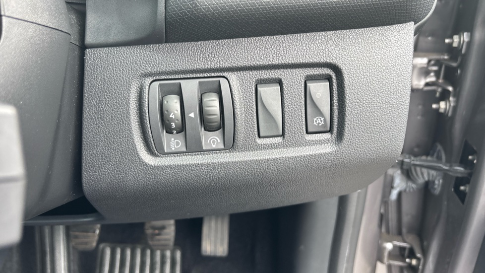 Renault Clio 0.9 TCE 90 Dynamique Nav 5dr Petrol Hatchback - Image 33