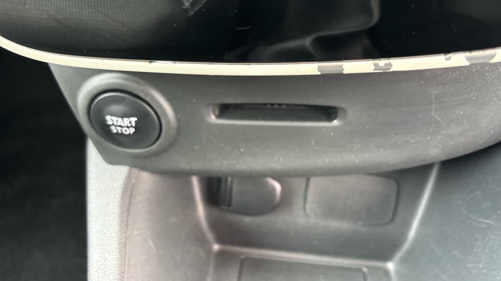 Renault Clio 0.9 TCE 90 Dynamique Nav 5dr Petrol Hatchback - Image 36