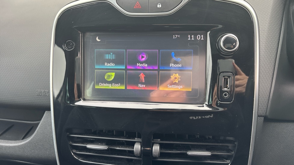 Renault Clio 0.9 TCE 90 Dynamique Nav 5dr Petrol Hatchback - Image 38