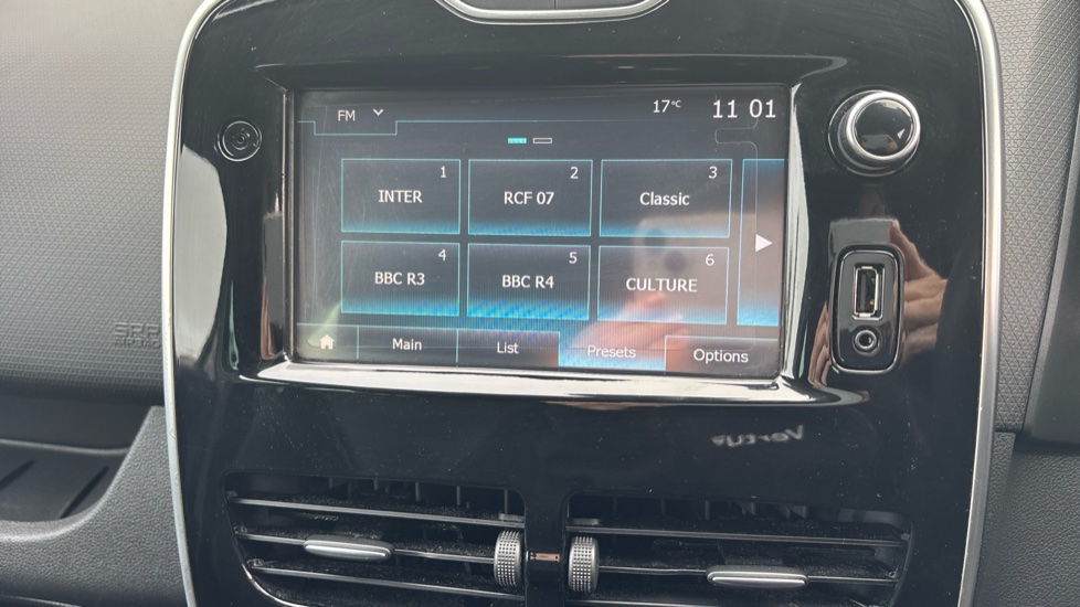Renault Clio 0.9 TCE 90 Dynamique Nav 5dr Petrol Hatchback - Image 39